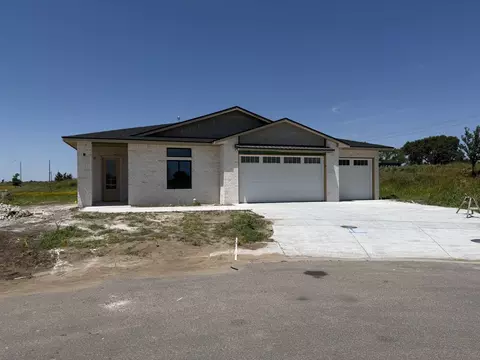 8342 Waterway Ct, Maize, KS 67101
