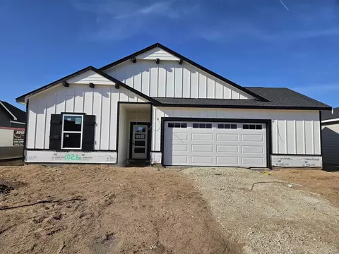 924 N Forestview Ct, Wichita, KS 67235