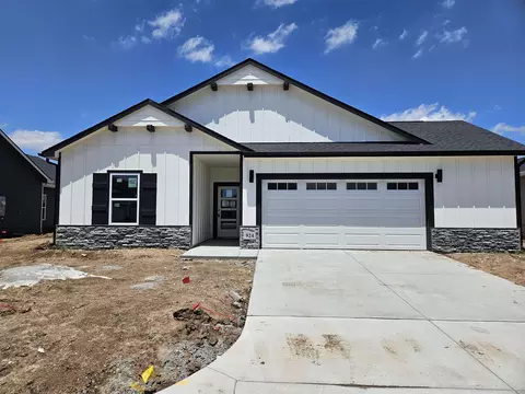 924 N Forestview Ct, Wichita, KS 67235