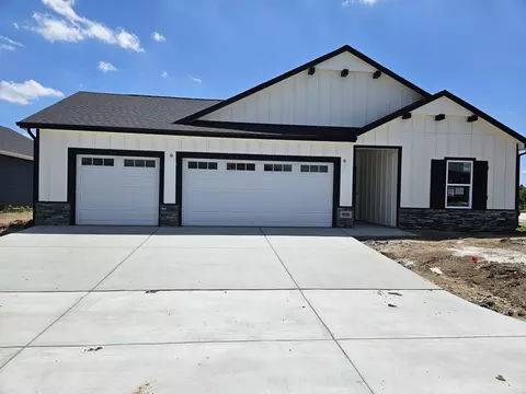 900 N Forestview Ct, Wichita, KS 67235