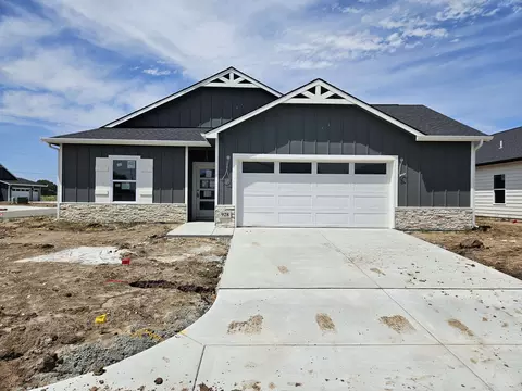 928 N Forestview Ct, Wichita, KS 67235