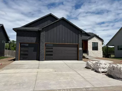 3014 E Sunflower Dr, Derby, KS 67037