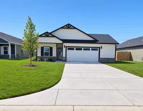 927 N Forestview St, Wichita, KS 67235