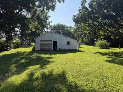 Exterior - 111 S Jefferson St, Eureka, KS 67045 photo 3 of 6