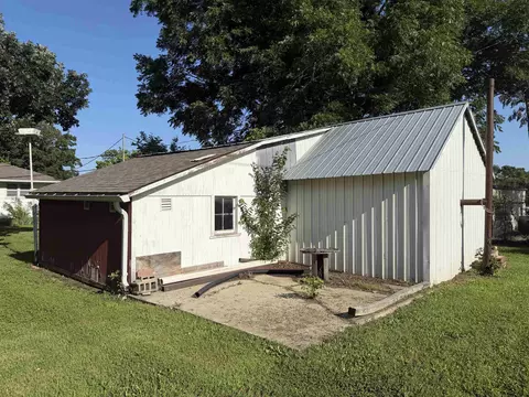 Exterior - 111 S Jefferson St, Eureka, KS 67045 photo 4 of 6