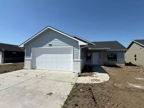 8974 E Forbes Cir, Bel Aire, KS 67226