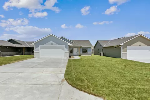 8974 E Forbes Cir, Bel Aire, KS 67226