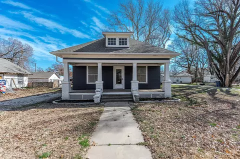 209 S 8th St, Conway Springs, KS 67031