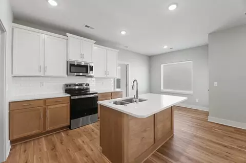 Kitchen - 596 W Long Path Ct, Goddard, KS 67052 photo 2 of 2