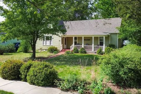 308 E 2nd St, Newton, KS 67114