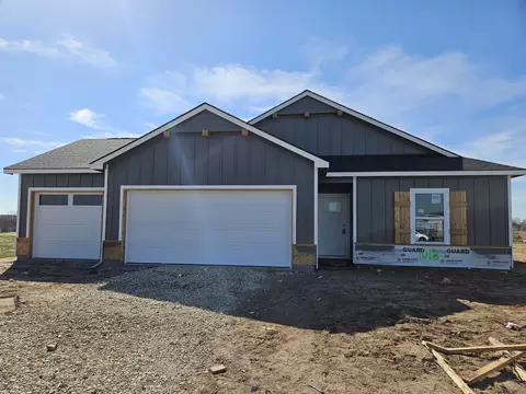 916 N Forestview Ct, Wichita, KS 67235