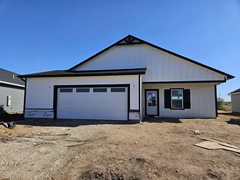 912 N Forestview Ct, Wichita, KS 67235