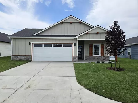 908 N Forestview Ct, Wichita, KS 67235
