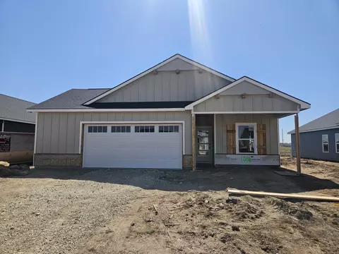 908 N Forestview Ct, Wichita, KS 67235