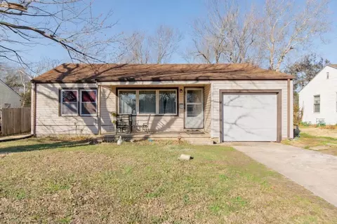 1807 Roanoke St, Wichita, KS 67218