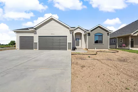 2824 Crystal Lake Dr, Salina, KS 67401