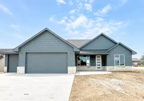 5400 N Toben Ct, Bel Aire, KS 67226