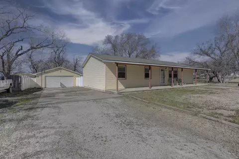 507 N College St, Winfield, KS 67156