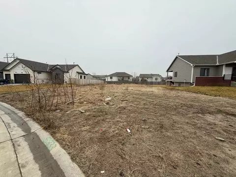 5833 N Newport St, Park City, KS 67219