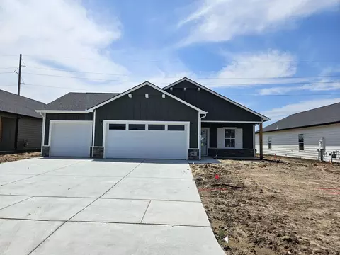 923 N Forestview St, Wichita, KS 67235