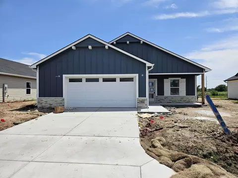 904 N Forestview Ct, Wichita, KS 67235