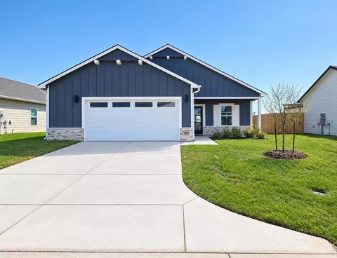 904 N Forestview Ct, Wichita, KS 67235