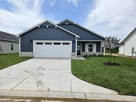 904 N Forestview Ct, Wichita, KS 67235