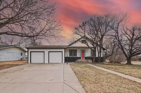 721 W 5th St, Newton, KS 67114