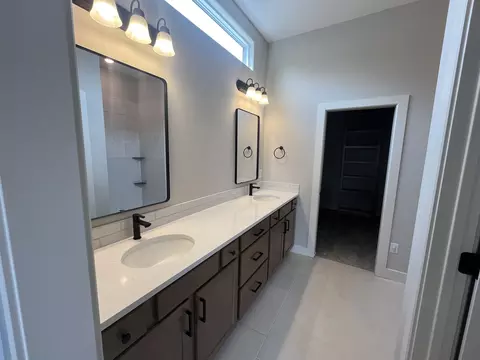 Bath - 4989 N Emerald Ct, Maize, KS 67101 photo 2 of 2