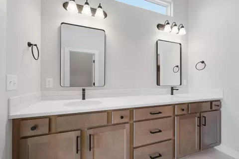 Bath - 4989 N Emerald Ct, Maize, KS 67101 photo 1 of 4