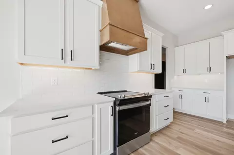 Kitchen - 4989 N Emerald Ct, Maize, KS 67101 photo 6 of 7