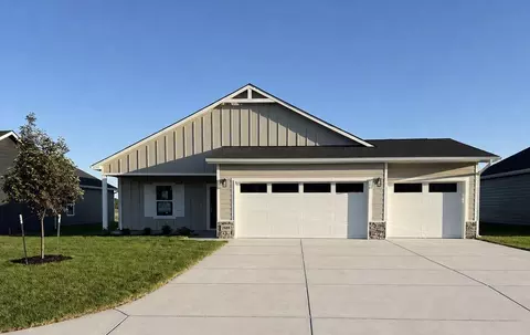 2888 S Maize Ct, Wichita, KS 67215