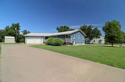211 N Pine St, Inman, KS 67546