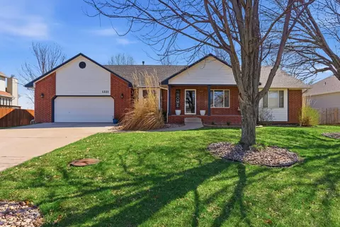 1221 E Rainbow, Towanda, KS 67144