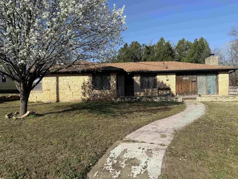 1004 S G St, Wellington, KS 67152