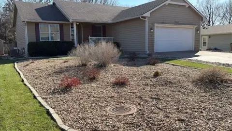 1305 Trinity Dr, Newton, KS 67114
