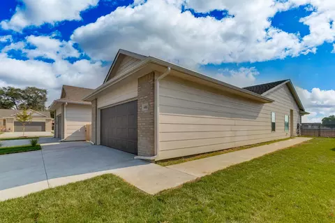 5503 N Sandkey Cir, Wichita, KS 67204