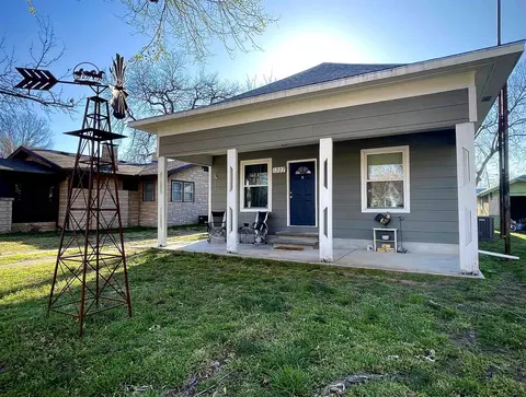 1327 N 2nd, Arkansas City, KS 67005