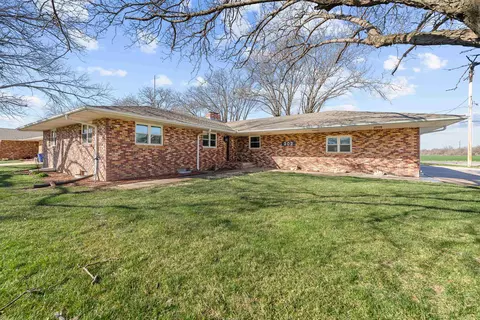 202 S Cherry St, Lindsborg, KS 67456