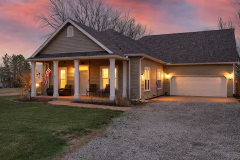 218 N Main St, Viola, KS 67149