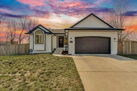 422 W Tuscany Dr, Andover, KS 67002