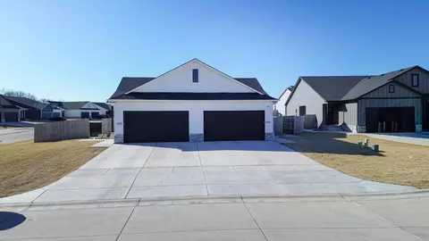 5333 Pinecrest Ct N, Wichita, KS 67220