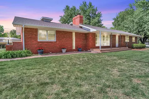 1300 W 6th St, Newton, KS 67114