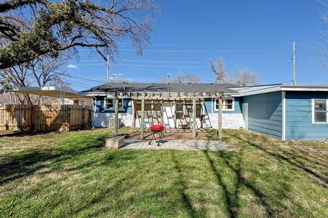 Exterior - 317 E 6th St, Halstead, KS 67056 photo 4 of 7