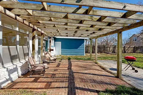 Exterior - 317 E 6th St, Halstead, KS 67056 photo 5 of 7