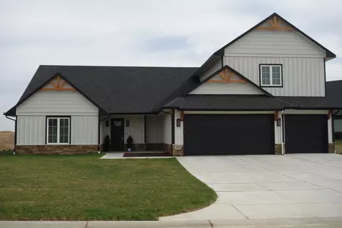 1522 N Emerald Valley Dr, Mulvane, KS 67110