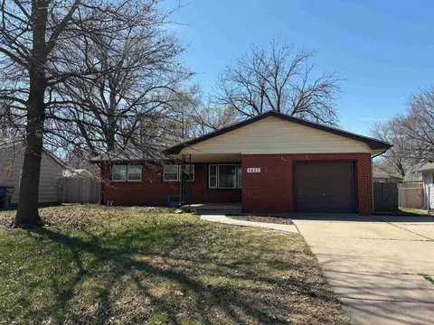 1427 N Community Dr, Derby, KS 67037
