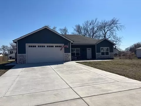 Exterior - 108 E 5th St, Solomon, KS 67480 photo 2 of 2