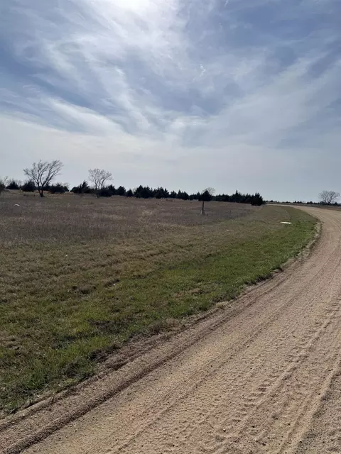 1673 W Bryce Dr, Milton, KS 67106