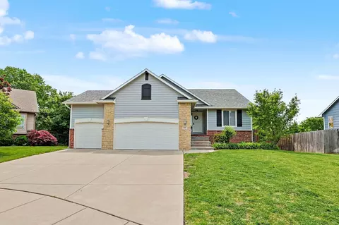 605 W Point Cir, Andover, KS 67002